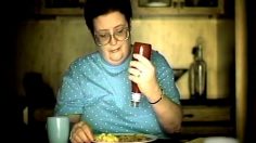 poster-1020-heinz-ketchup-waiting-woman-236x132