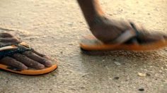 poster-12136-gambol-flip-flops-no-feet-236x132