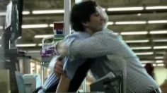 poster-12586-absolut-vodka-hugs-236x132