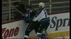 poster-13142-preventor-preservatifs-bagarre-d-hockeyeurs-236x132