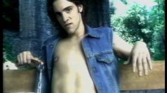 poster-1360-ruffles-intense-le-piercing-236x132