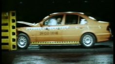 poster-13692-bmw-serie-5-crash-test-noel-236x132