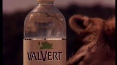 poster-13737-valvert-eau-le-vol-de-la-bouteille-236x132