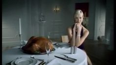 poster-13779-tf6-chaine-de-television-la-dinde-et-le-chien-sur-la-table-236x132