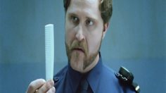 poster-16917-nidar-smash-customs-officer-236x132