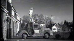 poster-191-warburtons-dog-car-236x132