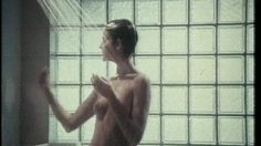 poster-1939-nivea-gel-douche-il-n-y-a-qu-un-pas-236x132