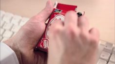 poster-20077-greenpeace-kit-kat-236x132