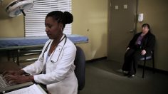 poster-20509-droits-et-libertes-anti-piratage-cloned-236x132