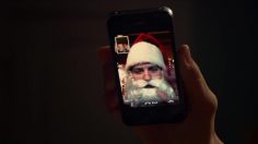 poster-20767-apple-iphone-4-under-the-covers-236x132