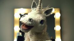 poster-21093-juicy-fruit-juicy-secret-gum-serenading-unicorn-performs-gangsta-s-paradise-236x132