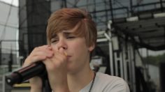 poster-21095-protection-sante-morebirthdays-com-justin-bieber-and-usher-happy-birthday-song-236x132