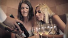 poster-21270-chateau-la-levrette-seduire-une-femme-avec-distinction-236x132