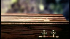 poster-21823-wonderbra-sous-vetements-coffin-236x132