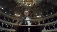 poster-23344-hello-bank-un-orchestre-symphonique-piege-son-public-236x132