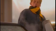 poster-2339-peugeot-summer-sale-homme-avec-echarpe-236x132