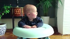 poster-23484-samsung-motion-sync-cute-baby-vs-motion-sync-vacuum-cleaner-236x132