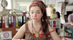 poster-23572-solidarites-international-une-hippie-passe-un-entretien-d-embauche-236x132