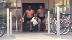 poster-23825-ford-focus-two-sumo-wrestlers-try-to-get-into-a-ford-focus-236x132