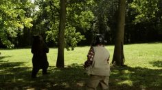 poster-24258-tipp-ex-a-hunter-plays-football-with-a-bear-236x132