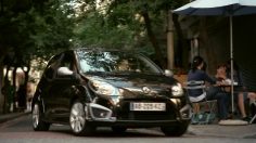 poster-24304-renault-twingo-follow-up-236x132