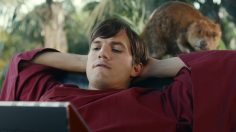 poster-25571-lenovo-yoga-notebook-toes-236x132