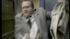 poster-2644-tele2-bill-derriere-la-porte-236x132