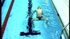 poster-2705-chili-magazine-pisser-dans-la-piscine-236x132