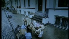 poster-2767-douwe-egberts-espresso-homeless-person-236x132