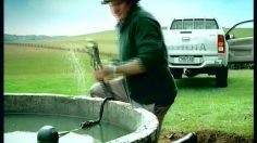 poster-3395-toyota-hilux-bulls-hit-236x132