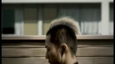 poster-3499-roots-aroma-black-spiky-hair-236x132