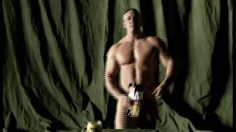 poster-550-walkers-max-naked-236x132