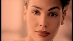 poster-7100-lancome-tresor-larmes-236x132