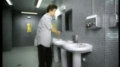 poster-736-playstation-ps2-moto-gp-le-seche-mains-236x132