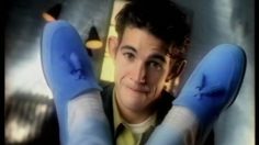 poster-7555-hush-puppies-chaussures-la-demande-en-mariage-236x132