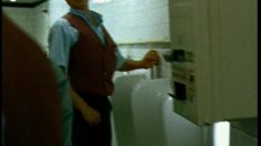 poster-7607-rueducommerce-com-aux-toilettes-236x132