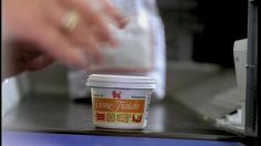 poster-7903-arla-creme-fraiche-caissiere-236x132