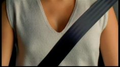 poster-9185-toyota-corolla-les-seins-qui-pointent-236x132