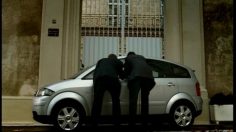 poster-9199-audi-a2-le-nez-colle-236x132