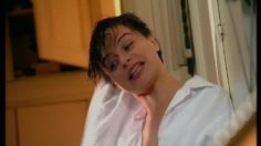 poster-9379-anti-sida-port-du-preservatif-et-les-fleurs-236x132