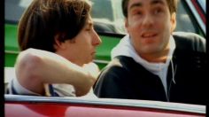 poster-9384-anti-sida-port-du-preservatif-c-est-pas-evident-d-en-parler-236x132