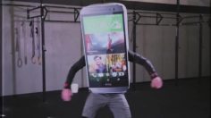 poster-25939-htc-one-m8-hold-the-crown-236x132