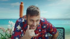 poster-25950-qatar-airways-the-fcb-holiday-236x132