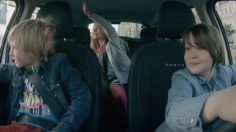 poster-26063-dacia-french-kids-driving-cars-236x132