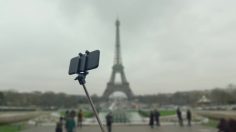 poster-27184-airbnb-don-t-go-there-live-there-236x132