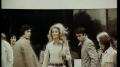 poster-27622-bourjois-glamour-sur-son-passage-236x132