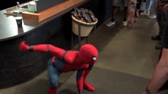 poster-28520-sony-pictures-spider-man-grabs-coffee-236x132