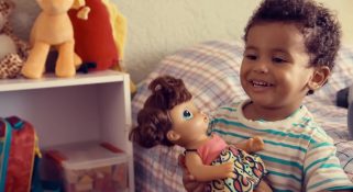 poster-30621-hasbro-baby-alive-we-all-can-take-care-321x175