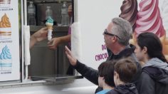 poster-31326-canadian-lung-association-flavoured-vapes-hook-kids-236x132